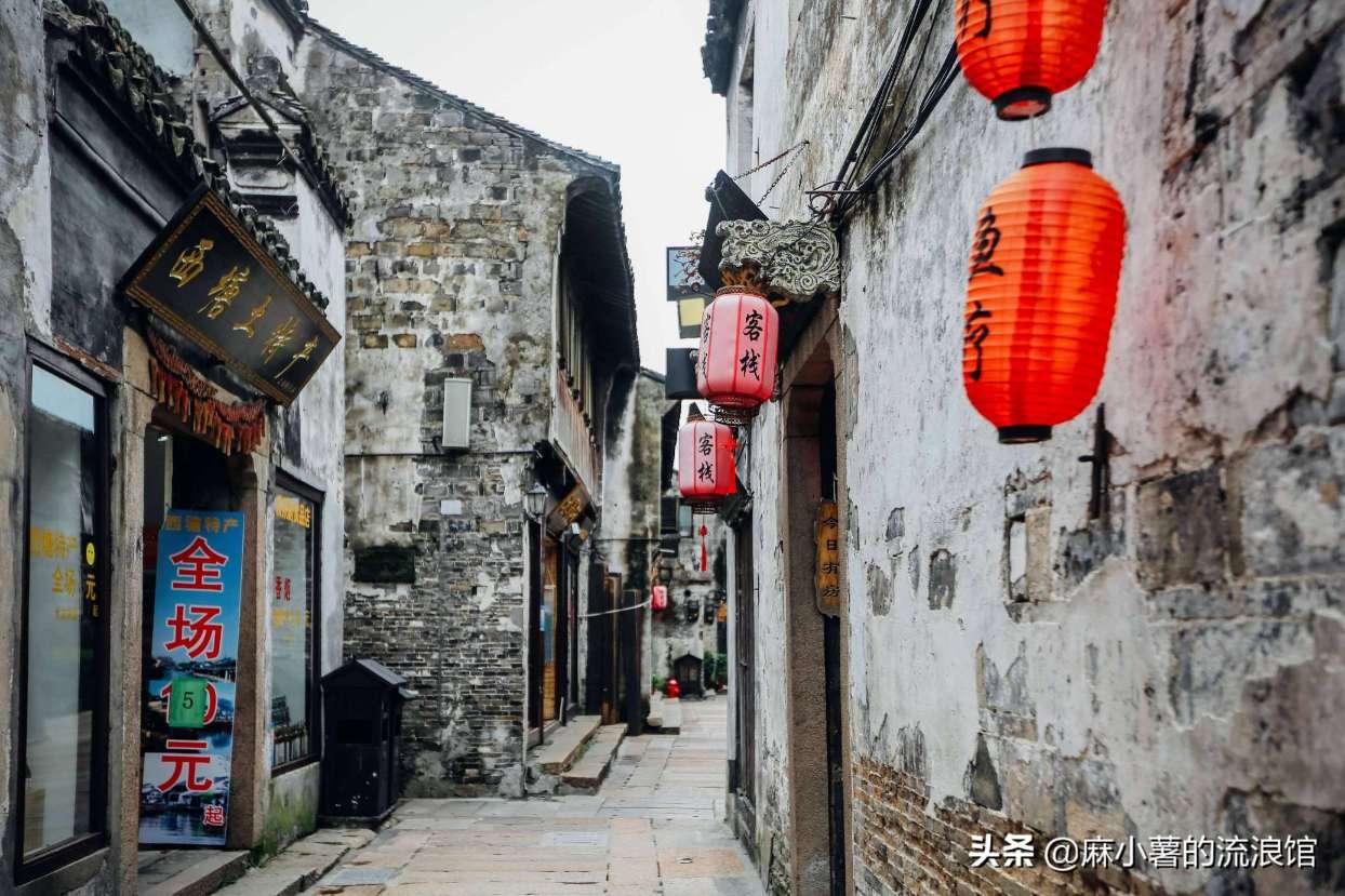 谢楠发长文回应“劝离”，直言与吴京很相爱，否认对方不尊重女性